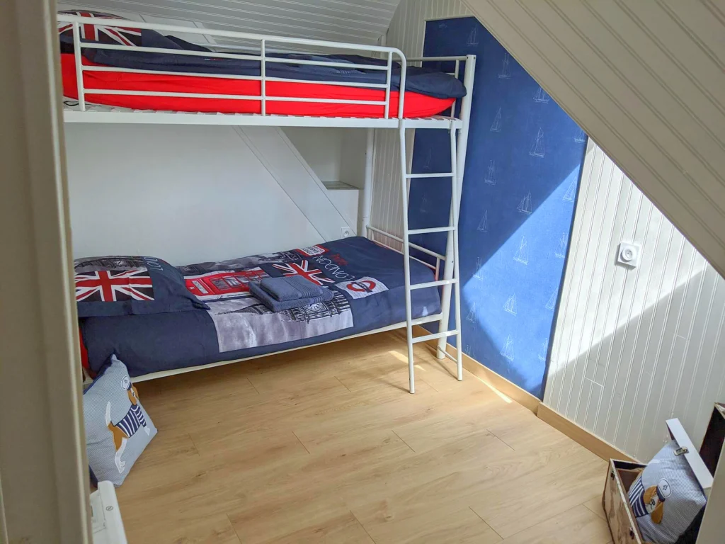 La chambre des enfants et son lit superposé